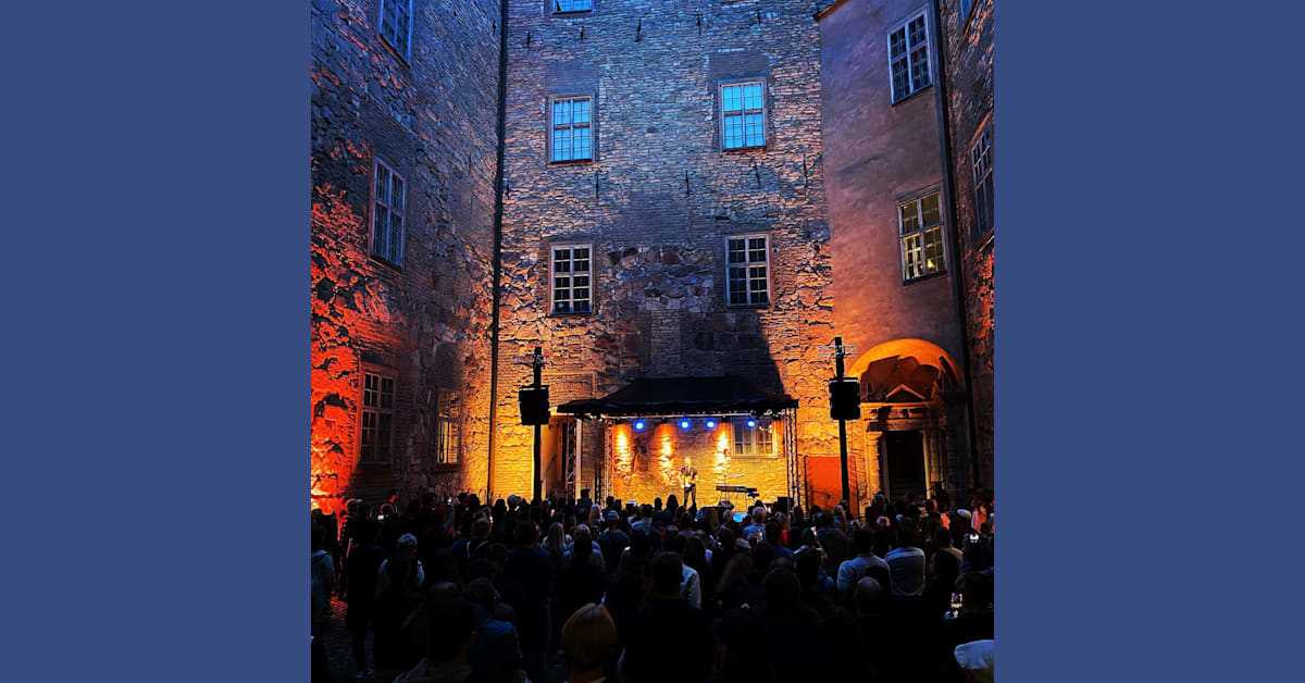 Jakob Hellman intar Örebro Slott!