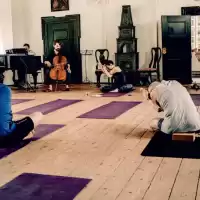 Evenemang: Nørre Vosborg: Godmorgen-yoga For Alle Med Musik