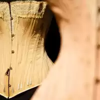 Evenemang: Utställningsvisning: Korsettkriget