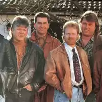 Evenemang: Gul å Blå – Sommarkonsert På Holmberget