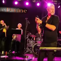 Evenemang: 13/3 Live Divine | Debaser Strand