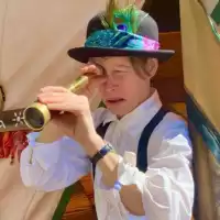 Evenemang: Barnsöndag: Sagosökarna Kl 15:00