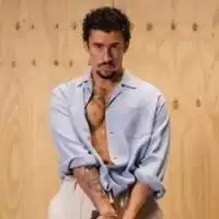 Evenemang: Bad Bunny I Strawberry Arena Premium Experience - Egen Loge Kortsida