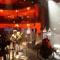 Bild på LIVE. Just nu bara live, live, live för Isak Danielson 