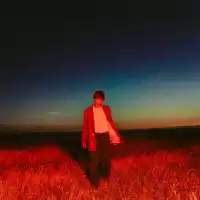 Bild på Isak Benjamin på turné – släpper ny EP i höst 