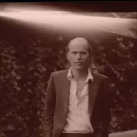 Bild på Christian Kjellvander på turné – nytt album släpps i oktober