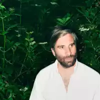 Bild på Albumaktuella Adam Olenius ger sig ut på vårturné