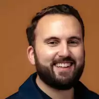 Bild på Standupstjärnan Nasser Al-Rayess till Stockholm april 2026!