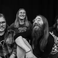 Bild på Skraeckoedlan gör jubileumsturné – firar albumet Sagor och ger ut ny-mastrad vinyl