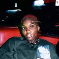 Bild på Arlo Parks till Sverige för en efterlängtad spelning på Slaktkyrkan i Stockholm!